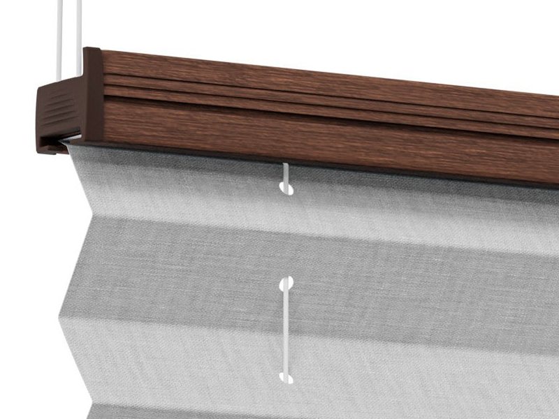 Plissee mit Schienenfarbe Nuss mit Holzdesign – Detail der Oberschiene