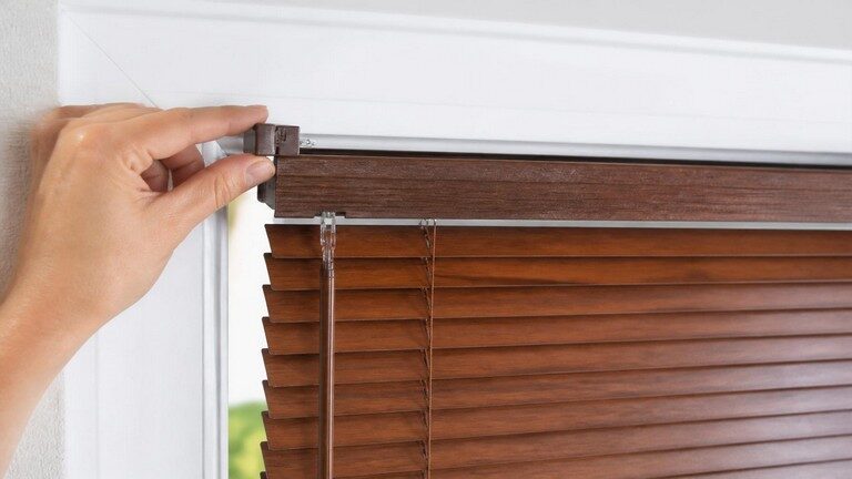 Fenstermaß für Standardgröße oder Maßanfertigung vergleichen